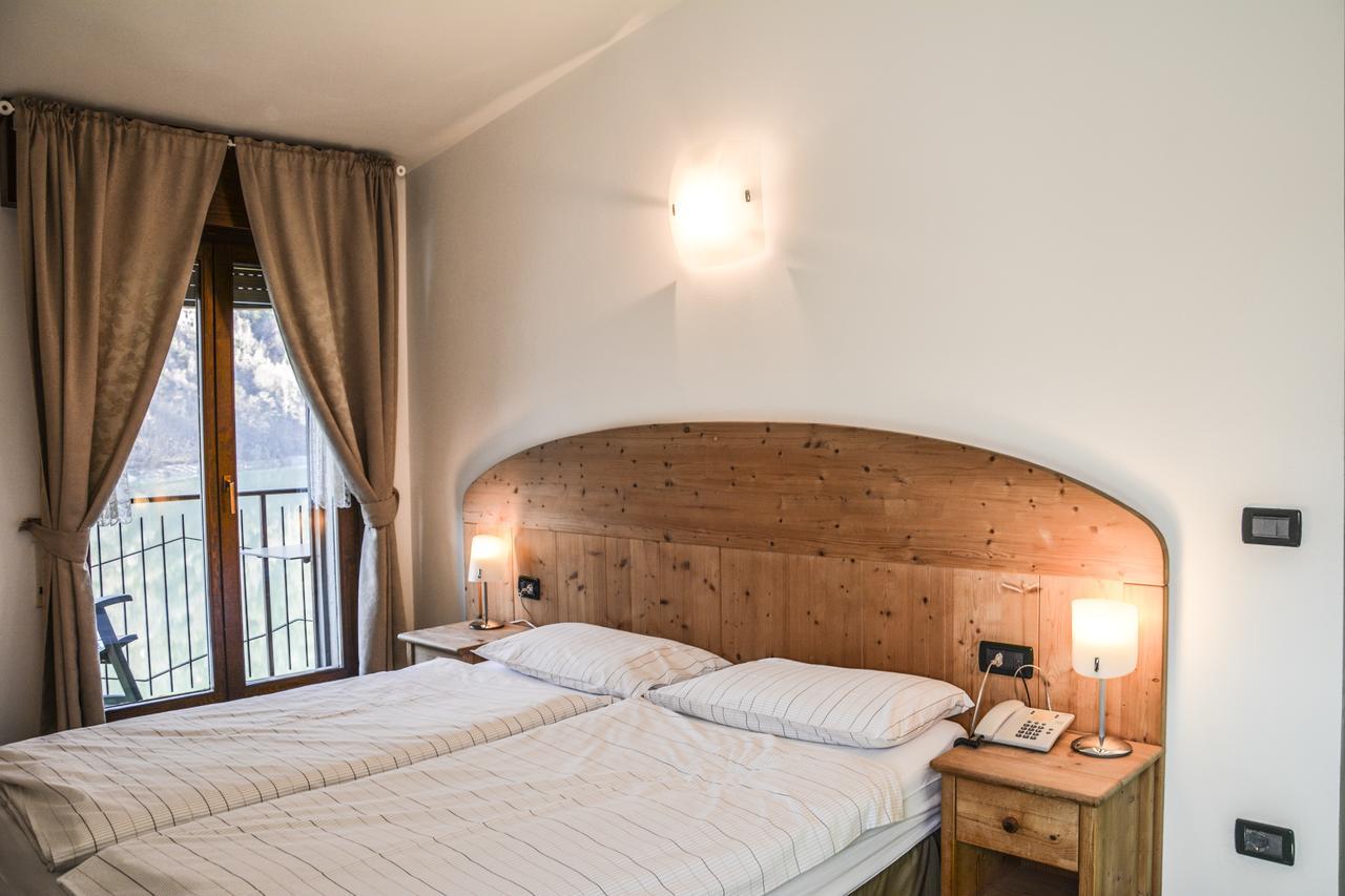 Albergo Mezzolago Eksteriør bilde