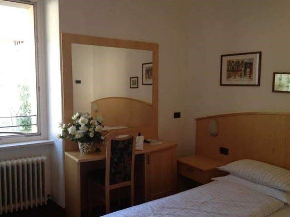 Albergo Mezzolago Eksteriør bilde