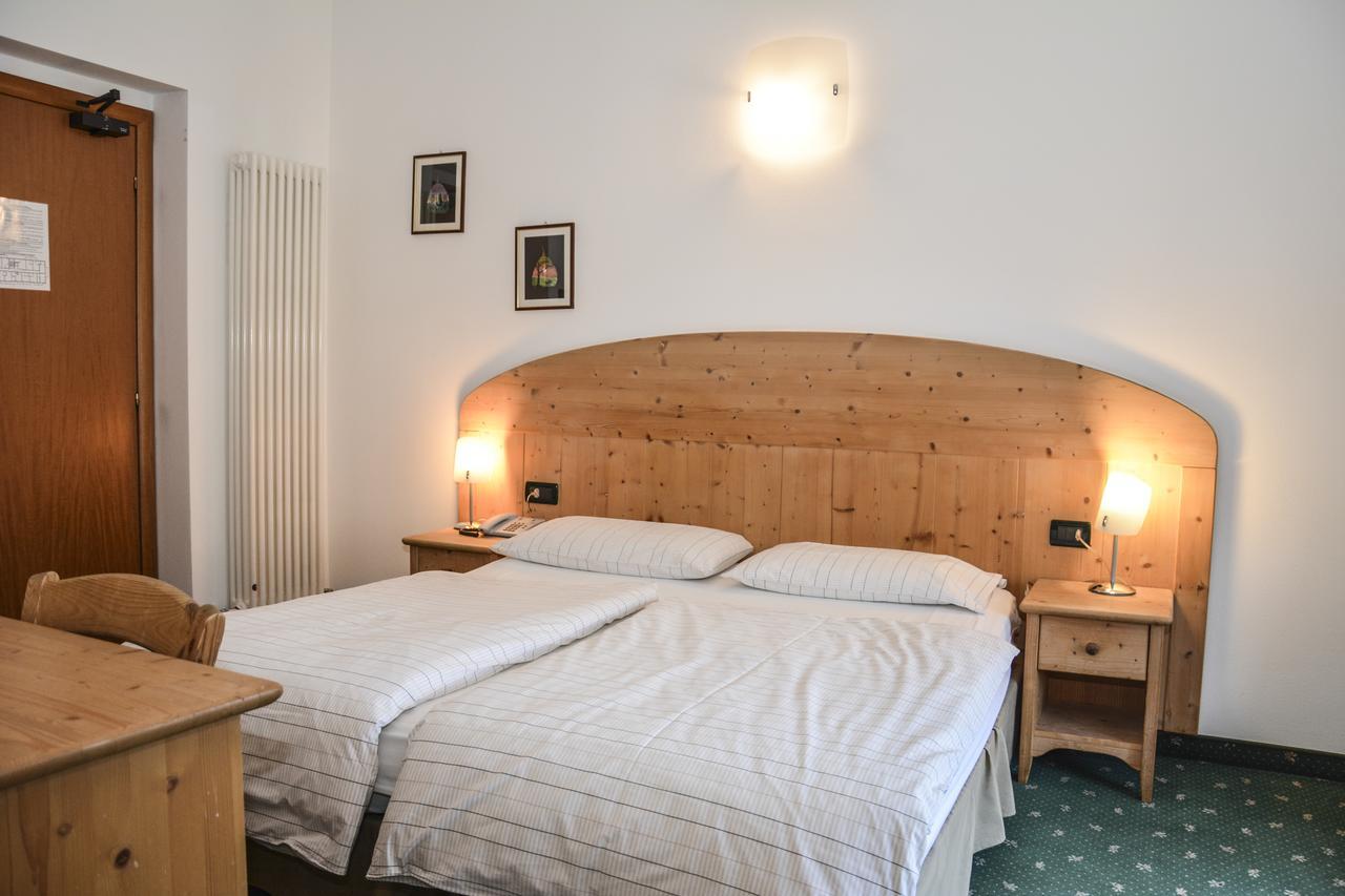 Albergo Mezzolago Eksteriør bilde